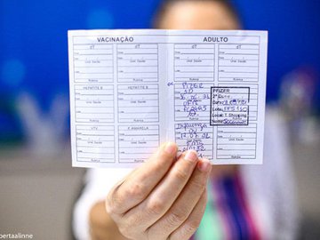 COE pede que governo exija dose de reforço no “passaporte de vacina”