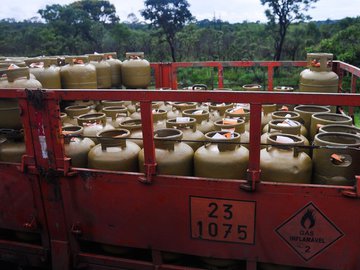 Medida é adotada em meio à disparada no preço do petróleo