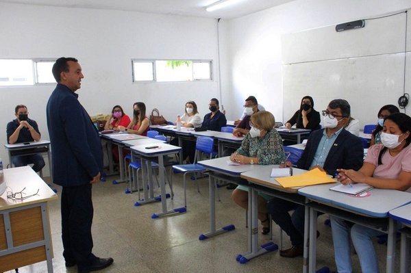 Semec discute retorno das aulas 100% presenciais em Teresina