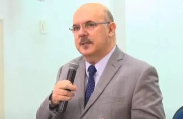 Arma de ex-ministro Milton Ribeiro dispara no Aeroporto de Brasília