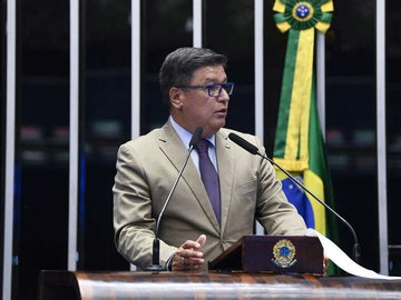 Convite para assumir a liderança foi feito por Bolsonaro e pelo presidente do PL, Valdemar Costa Neto.