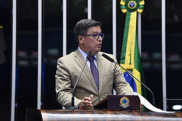 Convite para assumir a liderança foi feito por Bolsonaro e pelo presidente do PL, Valdemar Costa Neto.