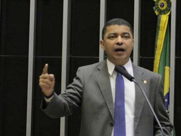 O deputado Bira do Pindaré (MA) quer instalar uma CPI para apurar a compra de 35.320 comprimidos de Viagra para as Forças Armadas