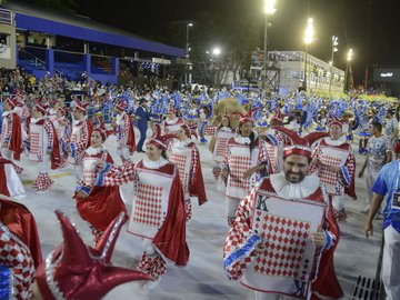 Sete agremiações passaram pela Marquês de Sapucaí