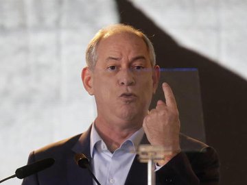 Ciro Gomes voltou a defender que 'não há força humana' capaz de abandonar sua candidatura ao Planalto