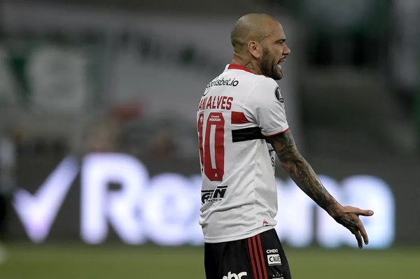 Daniel Alves deixou o São Paulo em 2021