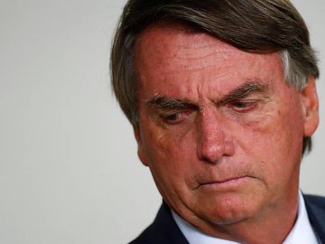 Jair Bolsonaro durante cerimônia no Planalto; presidente volta a falar em ‘sala secreta’ de apuração no TSE