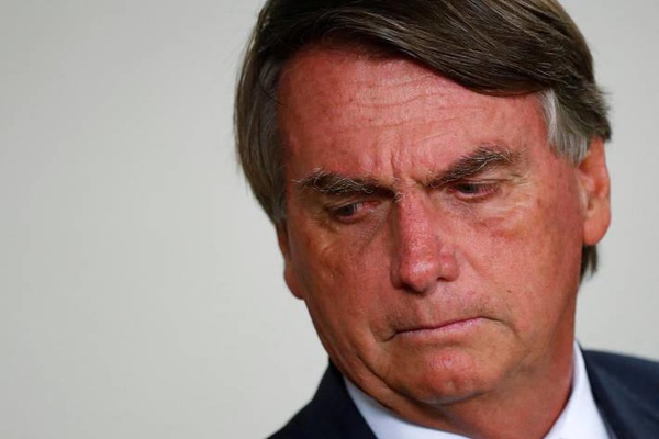 Jair Bolsonaro durante cerimônia no Planalto; presidente volta a falar em ‘sala secreta’ de apuração no TSE