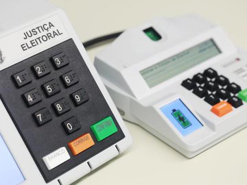 Não há registro de investigação que tenha encontrado prova de fraude nas urnas eletrônicas.