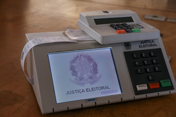 Sistema e urna são bons, mas temos sugestões, diz nome de Bolsonaro para auditar eleição