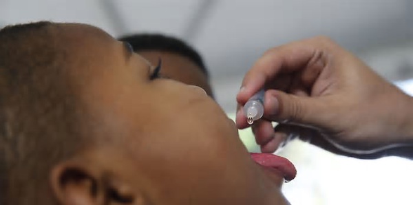 Ministério da Saúde inicia vacinação contra a poliomielite e outras doenças