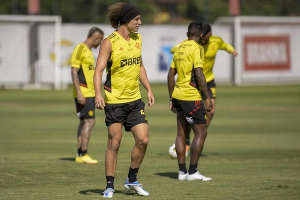 Suspenso, David Luiz é um dos desfalques do Flamengo