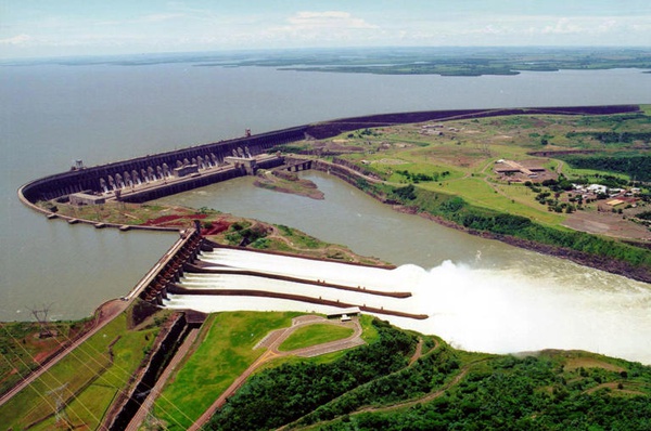Visão geral da hidrelétrica de Itaipu