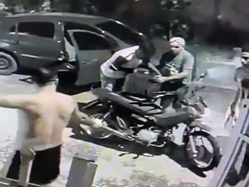 Bandidos assaltam entregador de delivery e cliente no Monte Castelo