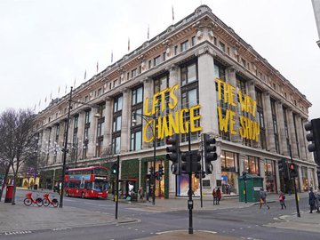 Charlotte foi informada de que os ladrões usaram seu cartão para fazer comprar na loja de departamentos Selfridges