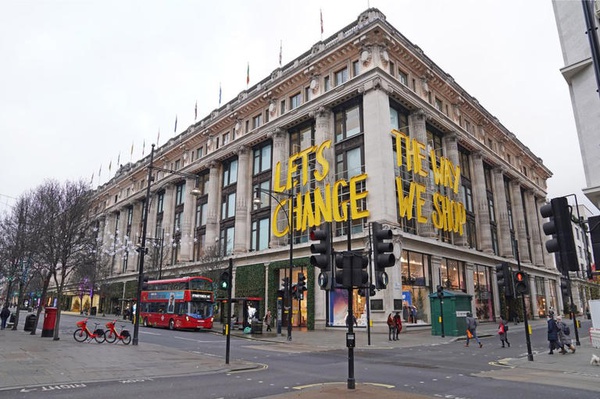 Charlotte foi informada de que os ladrões usaram seu cartão para fazer comprar na loja de departamentos Selfridges