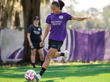 No Orlando Pride, piauiense Adriana vive ânsia de estreia e narra 'dia a dia' com Marta