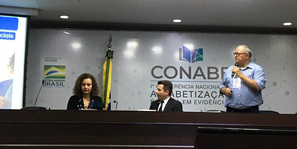 Alfabetização de Teresina é exibida como modelo em conferência nacional