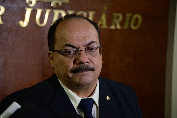 Edson Carlos da Silva Lima agora é ex-tenente dos Bombeiros do Piauí. Ele teria responde pelo estupro de uma menor de 12 anos praticado em 2009.