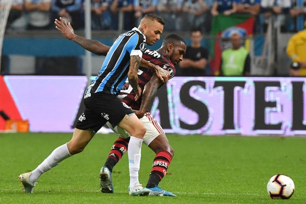 Renato vê chance perdida pelo Fla e aposta em melhora do Grêmio