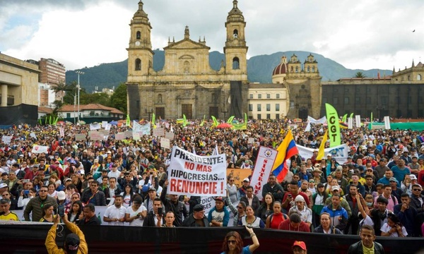 As manifestações que tomam as ruas da capital Bogotá tiveram sua primeira vítima fatal