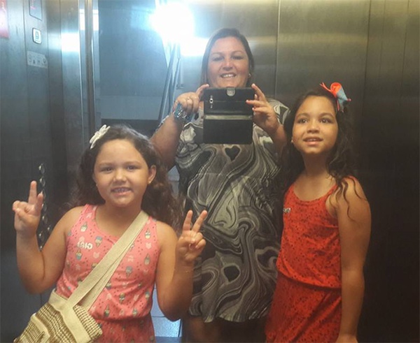Micheline Evangelista, de 45 anos e suas filhas Layla e Pérola de 8 e 10 anos