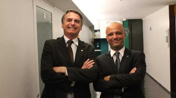 Bolsonaro e Major Vitor Hugo