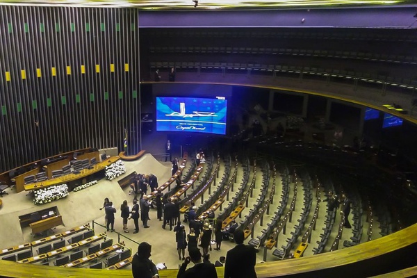 Comandada por Maia, cerimônia de posse de deputados começa na Câmara