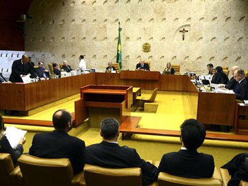 STF suspende votação sobre criminalizar homofobia