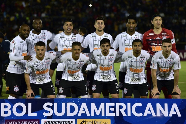 Corinthians marca dois gols, mas sofre empate e está fora da Sul-Americana