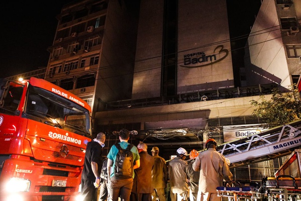 Incêndio em hospital no Rio deixa pelo menos dez mortos