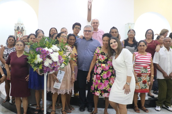 Missa, desfile e corte do bolo encerraram a programação