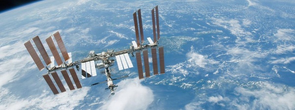 Cosmonautas passam por apuros em noite azarada na ISS