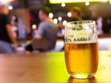 Decreto proíbe consumo de bebida próximo a bares, restaurantes e casas de eventos