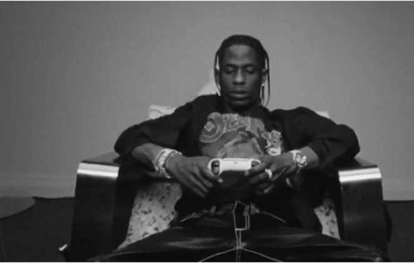 Travis Scott anuncia parceria com a marca Sony PlayStation