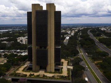 PL fixa mandato para presidente e diretores do BC