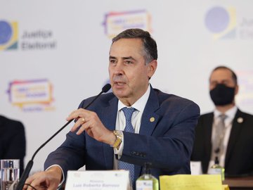 Presidente do TSE fala sobre a demora de 3 horas na apuração de votos