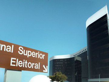 É necessário documento que comprove impossibilidade de comparecer