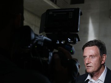 Ele foi levado à Delegacia Fazendária pela Polícia Civil