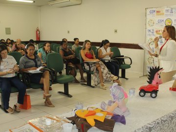 Pais de alunos atendidos pelo CMAM participam de palestra sobre educação dos filhos