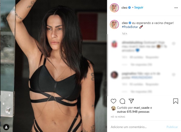 Cleo posa sexy e dispara: ‘Esperando a vacina chegar’