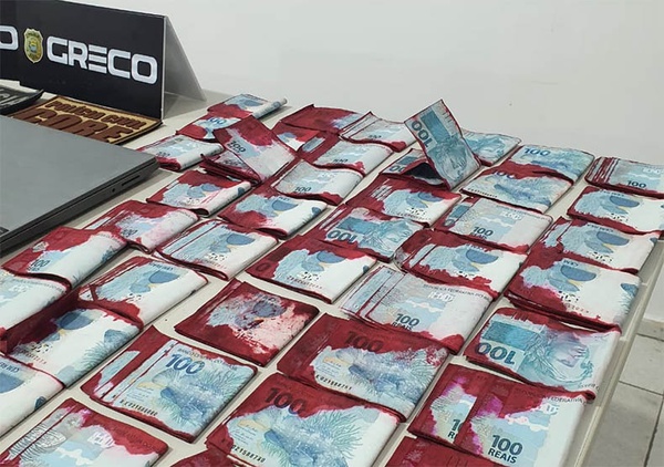 Greco prende suspeito com R$ 117 mil em dinheiro manchado