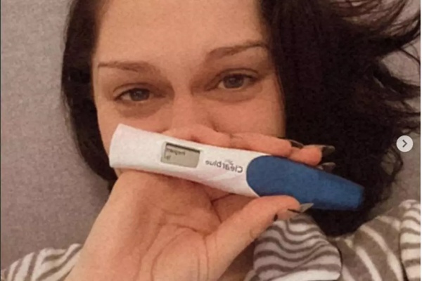 Jessie J sofre aborto e conta por que não cancelou show