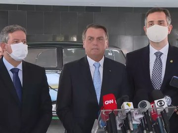 Arthur Lira (PP-AL), Jair Bolsonaro (sem partido) e Rodrigo Pacheco (DEM-MG) em encontro no Palácio do Planalto