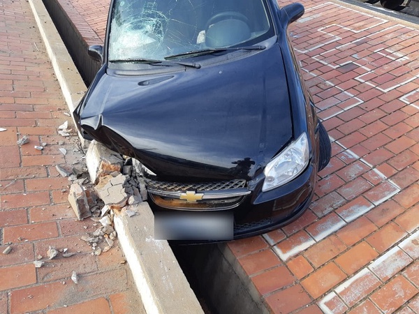 Criança fica ferida após acidente entre carro e carreta na BR 316