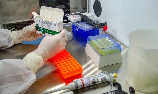 A entrega semanal de 5 milhões de doses é a maior desde que a Fiocruz começou a produzir a vacina no Instituto de Tecnologia em Imunobiológicos (Bio-Manguinhos), em fevereiro.