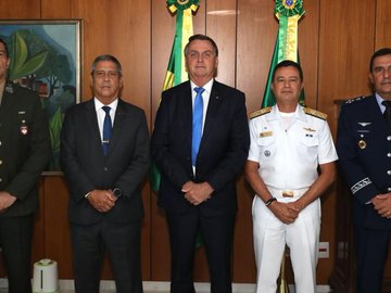 A Marinha do Brasil, o Exército Brasileiro e a Força Aéra brasileira se mantêm fieis às suas missões constituicionais de defender a pátria