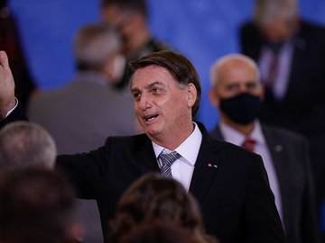 Telefonema provoca bate-boca e amplia desgaste de Bolsonaro em Poderes