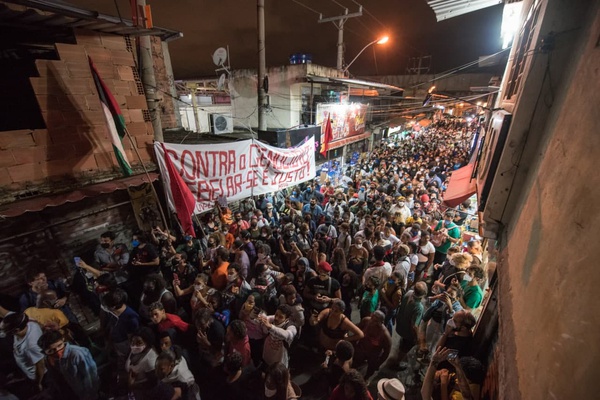 A luta por justiça dessas pessoas não é só uma luta delas, mas um luta que transcende o território do Jacarezinho