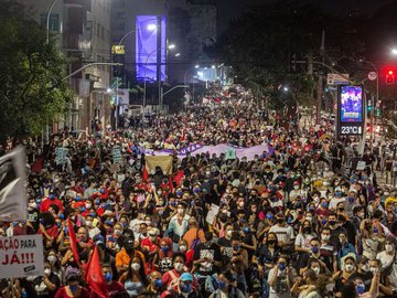 Atos contra Bolsonaro tomaram as ruas de 170 cidades do Brasil